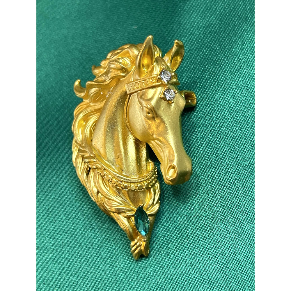 NWOT Gold Horse Head Brooch Pin Horse Racing Kentucky Derby Triple Crown - Picture 2 of 4